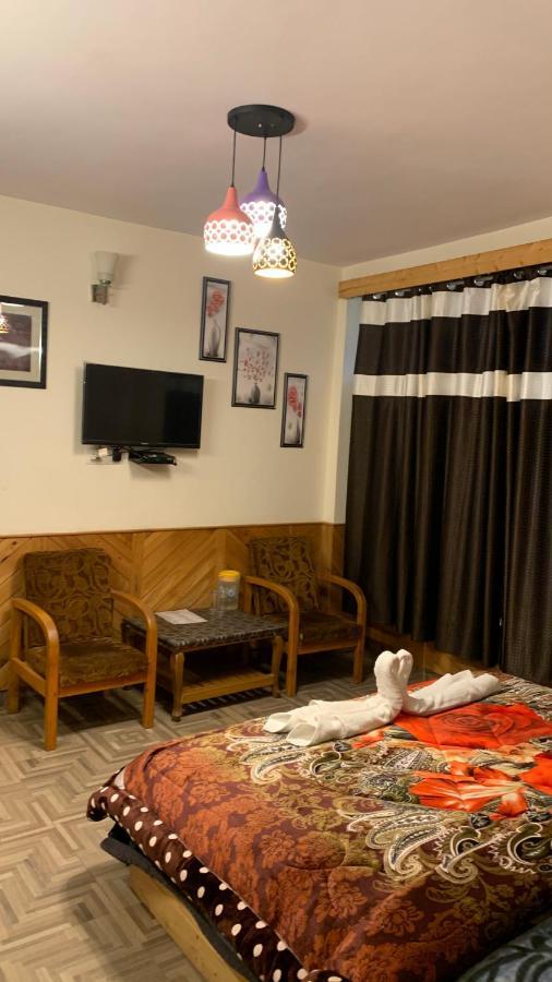 Hadimba Regency Hostel Manāli Buitenkant foto